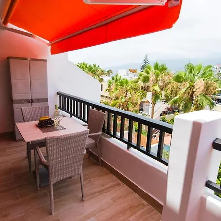 Beachside Oasis: 2-bedroom With Pool & Wi-fi Apartment