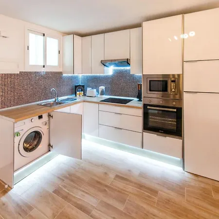 Apartment Beachside Oasis: 2-bedroom With Pool & Wi-fi Playa de las Americas (Tenerife)